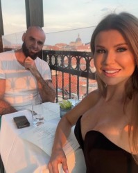 开云体育官网-波兰铁锤戈塔特分享夫妻合影，透露即将迎来父亲新身份❤️🔥