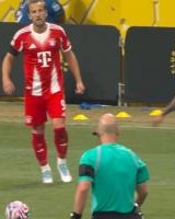 巴黎补时阶段再被罚下1人，卢卡斯肘击格雷罗，被直红罚下