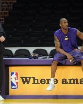 吉姆-杰克逊：06科比不满教练放任帕克乱打  所以不出手抗议